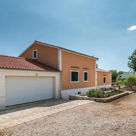 Petra Villa