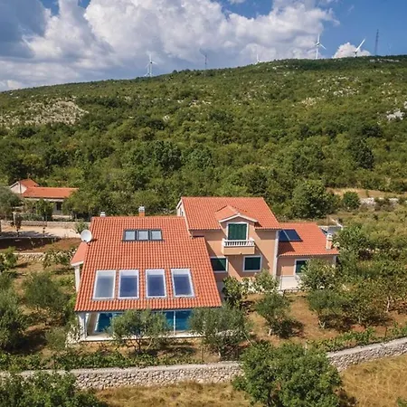 Petra Veliki Broćanac